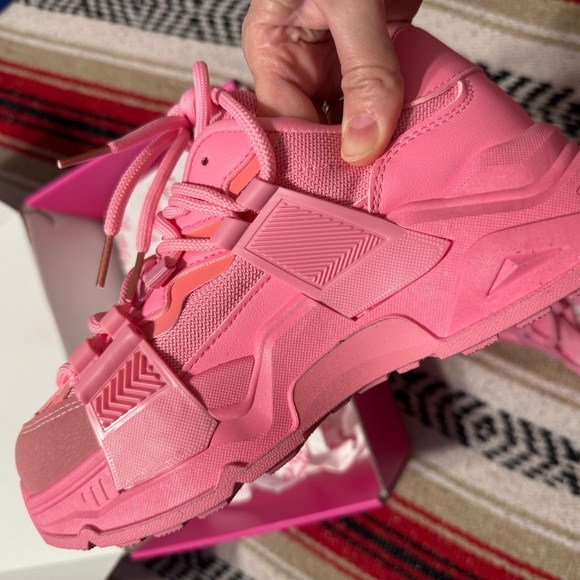 NWT IN BOX/ 🩷Olivia Miller Vibrant Pink Sneakers🩷 - Picture 3 of 4